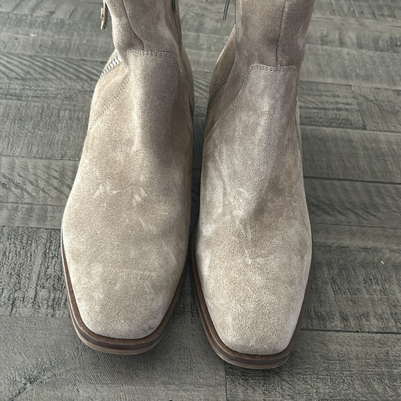 Aquatalia Colbie Water Resistant Suede Bootie size 10 1/2 - Picture 3 of 9